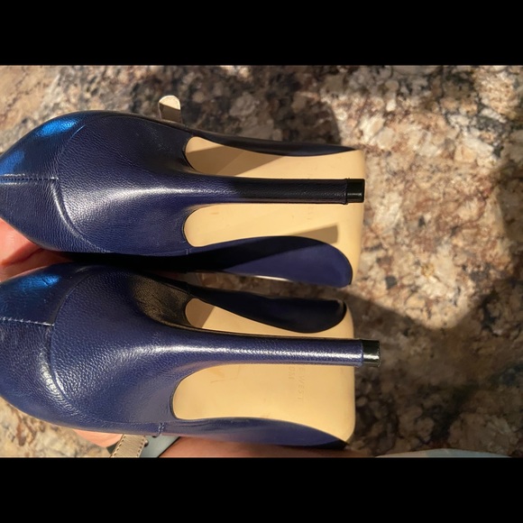 Retro Nine West navy heels - Picture 5 of 6